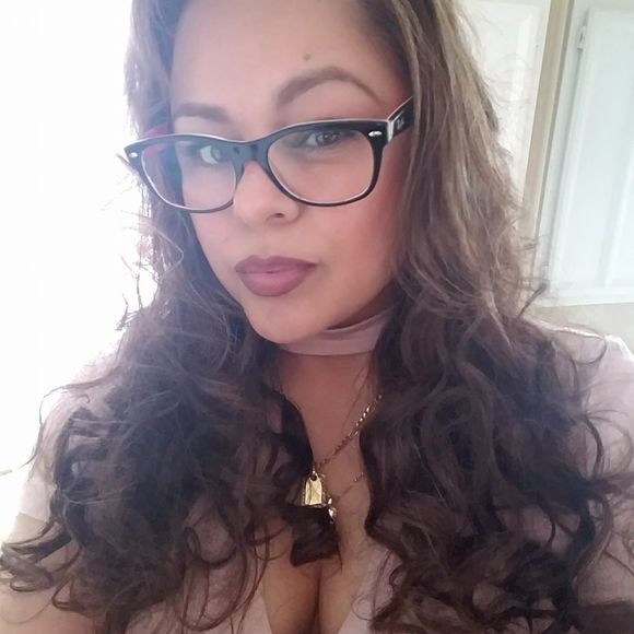 Meet your Posher, Gloria - Picture 1 of 1